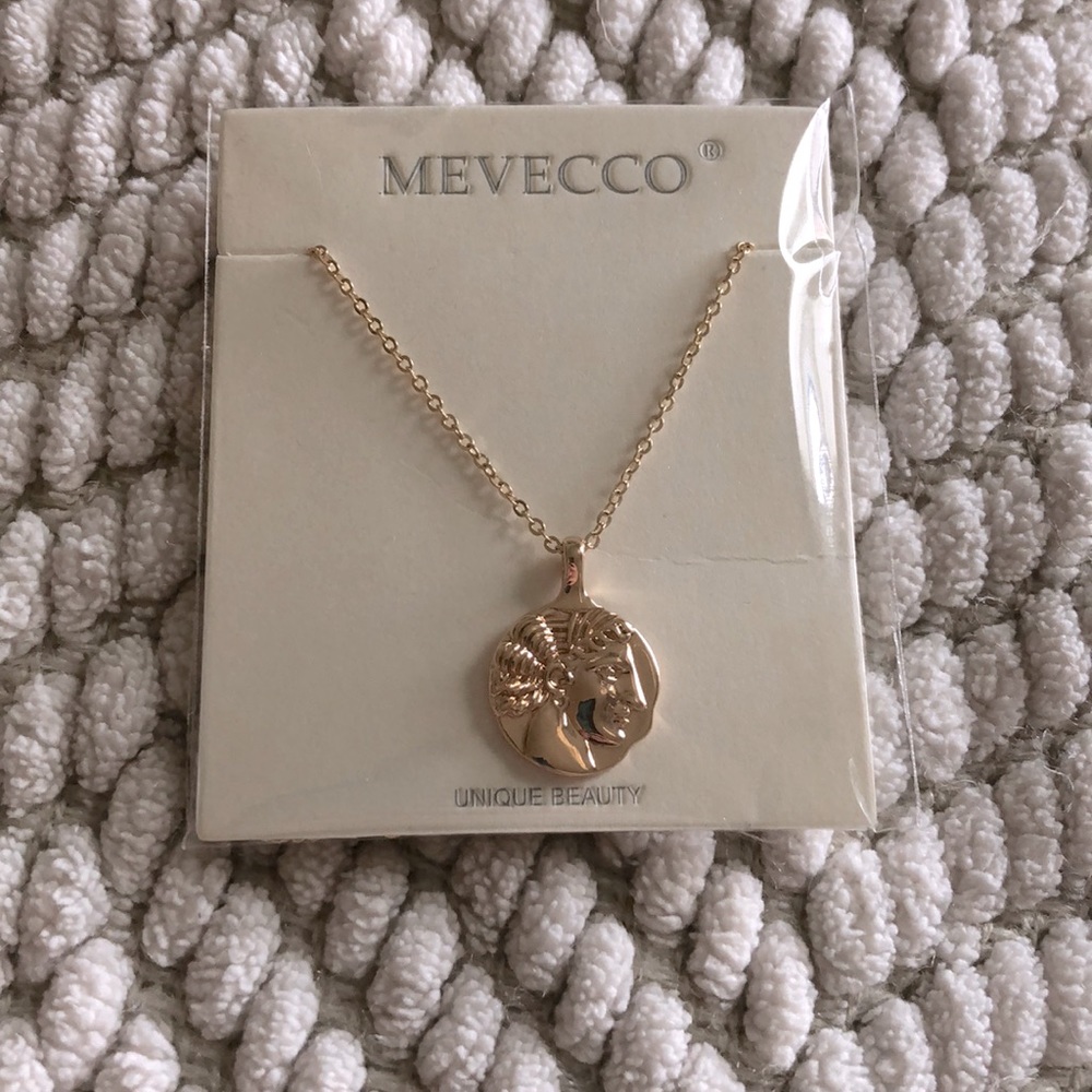 NWT Mevecco Dainty Necklace